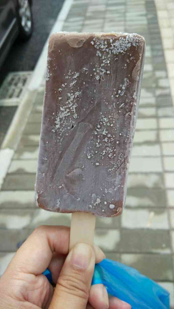 老板的服务很好,推荐的赤豆棒冰让我又回到了小时候吃捧冰的感觉.