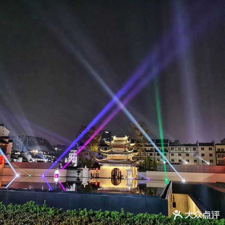 我想了一百种告白，都不及秦淮河的晚风