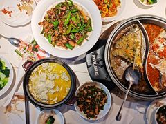 -阿瓦山寨·湘菜现炒·剁椒鱼头王(咸阳总店)