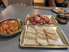 -围炉肉舍•炭烤活鳗•丹东海鲜烤肉(步行街店)