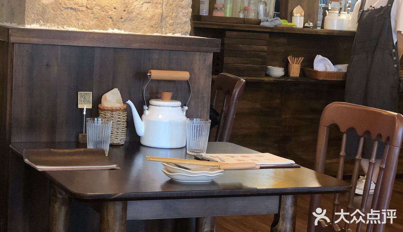 中午11:30以后就要排队了，网红窗户已经被人占啦