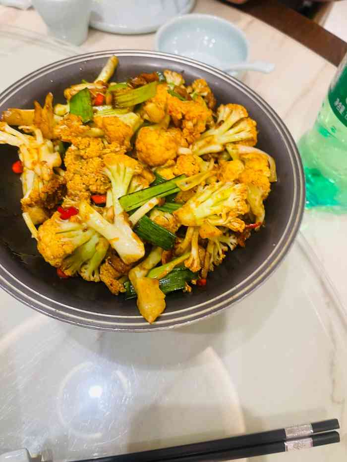 王品上宴鱼头泡饼(保百店)-"环境好,大厅宽敞,服务态度不错.鱼头泡饼.