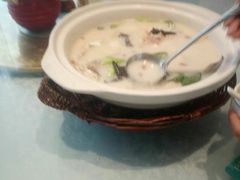 泉水鱼头-泉畔人家·老济南经典鲁菜(大明湖店)