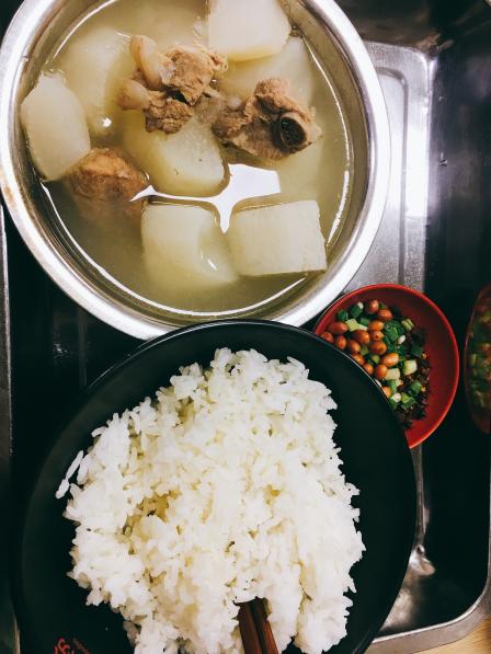 0 平时都是点外卖 在店里就吃了这个萝卜排骨饭 这家的软哨真的是太