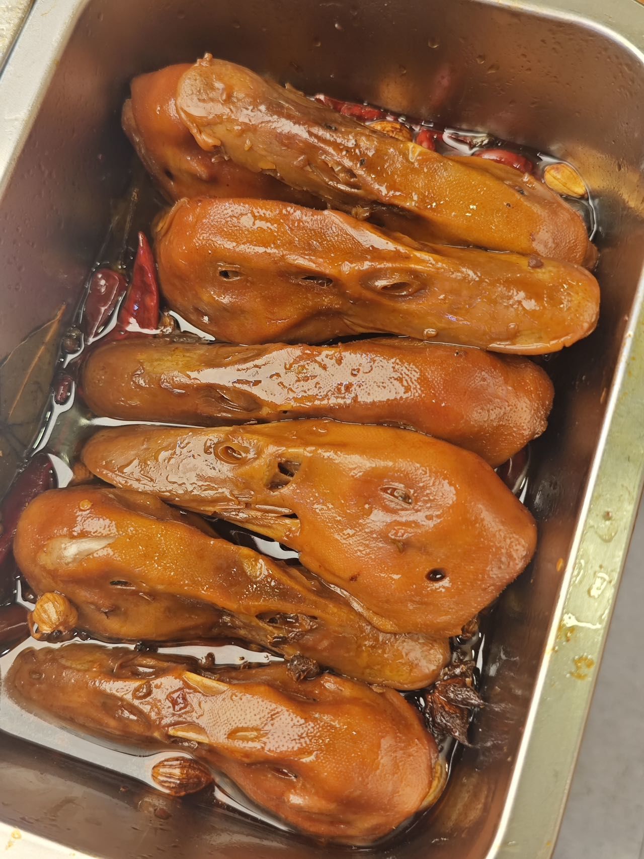 这家鸭头谁没吃过?