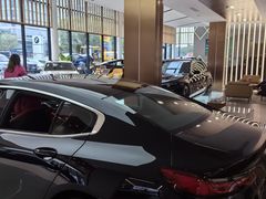 -上海宝信宝马4S店