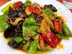 尖椒肥肠-锅贴王海鲜小馆