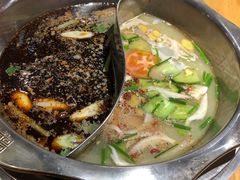 鸳鸯锅底-袁记串串香(川师店)