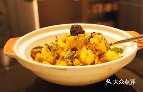 Black Truffle Abalone Braised Chicken in Stone Pot