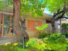 -Chom Cafe and Restaurant