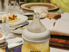 奶瓶状的芒果奶昔-狮拾久·现代新加坡料理(福田COCO Park店)