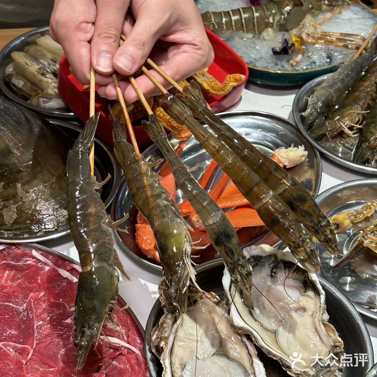 不出重庆就能吃到鲜活海鲜，价格也不贵喔 