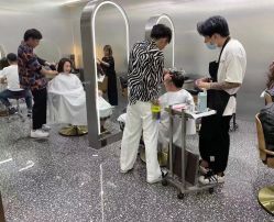 -Tloml salon