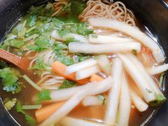 香辣牛骨面-贡梅老面馆·蟹粉面·无锡特色小吃(南长街主推店)