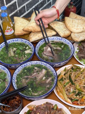 西安本地人常去的羊肉水盆店