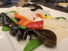 五彩山药炒松茸-烤肉季饭庄