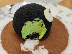 黑煤球蛋糕-自如ZSPACE四合院艺术餐厅