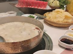 -洪氏嗨捞·广东猪肚鸡·椰子鸡火锅(西咸万象城店)