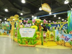 -维佳童话镇演出现场(徐东店)