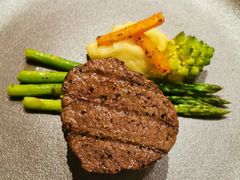 香扒澳洲谷饲安格斯牛肉排M3-北京华彬费尔蒙酒店·刃餐厅