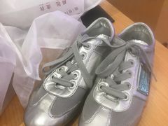 -爱革·奢品·鞋包·衣物·家居(金桥国际商业广场店)