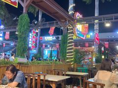 -三亚火车头万人海鲜广场