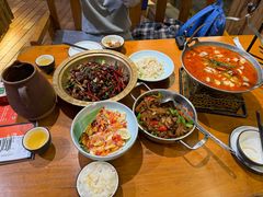 -老滇山寨•云南特色菜•地方菜•民族风情歌舞表演(金碧店)