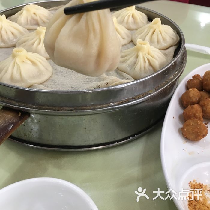开封灌汤小笼包子