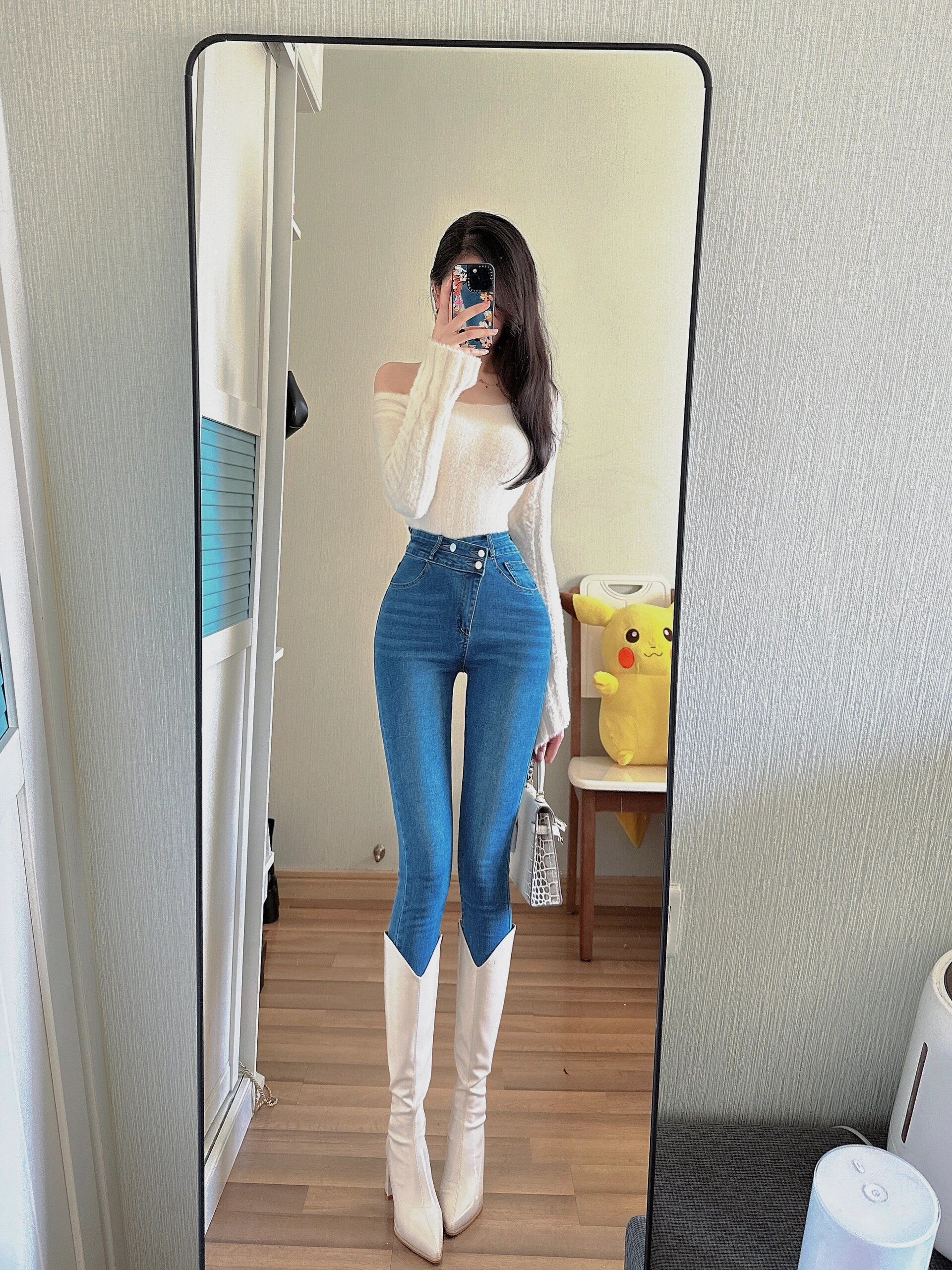 蓝色牛仔裤,真的超级显腿瘦