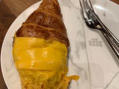罗勒芝士牛角包-DECAMERON十日谈(卓悦汇店)