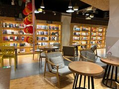 -新华里咖啡书吧(新华书店小寨店)