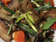 大脚菌炒腊肉-郑件洋芋饭庄