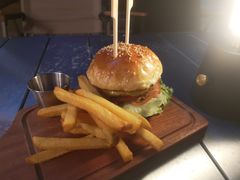 -三勾JJJ Burger&Coffee(梅溪湖店)
