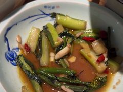 -帅巴人舅母子腊蹄民俗村