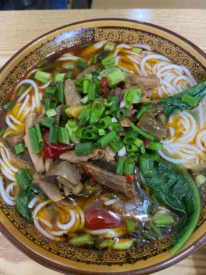 团山堡鸡杂米线面馆-"学校对面的鸡杂米线真的超级超级好吃,基本.