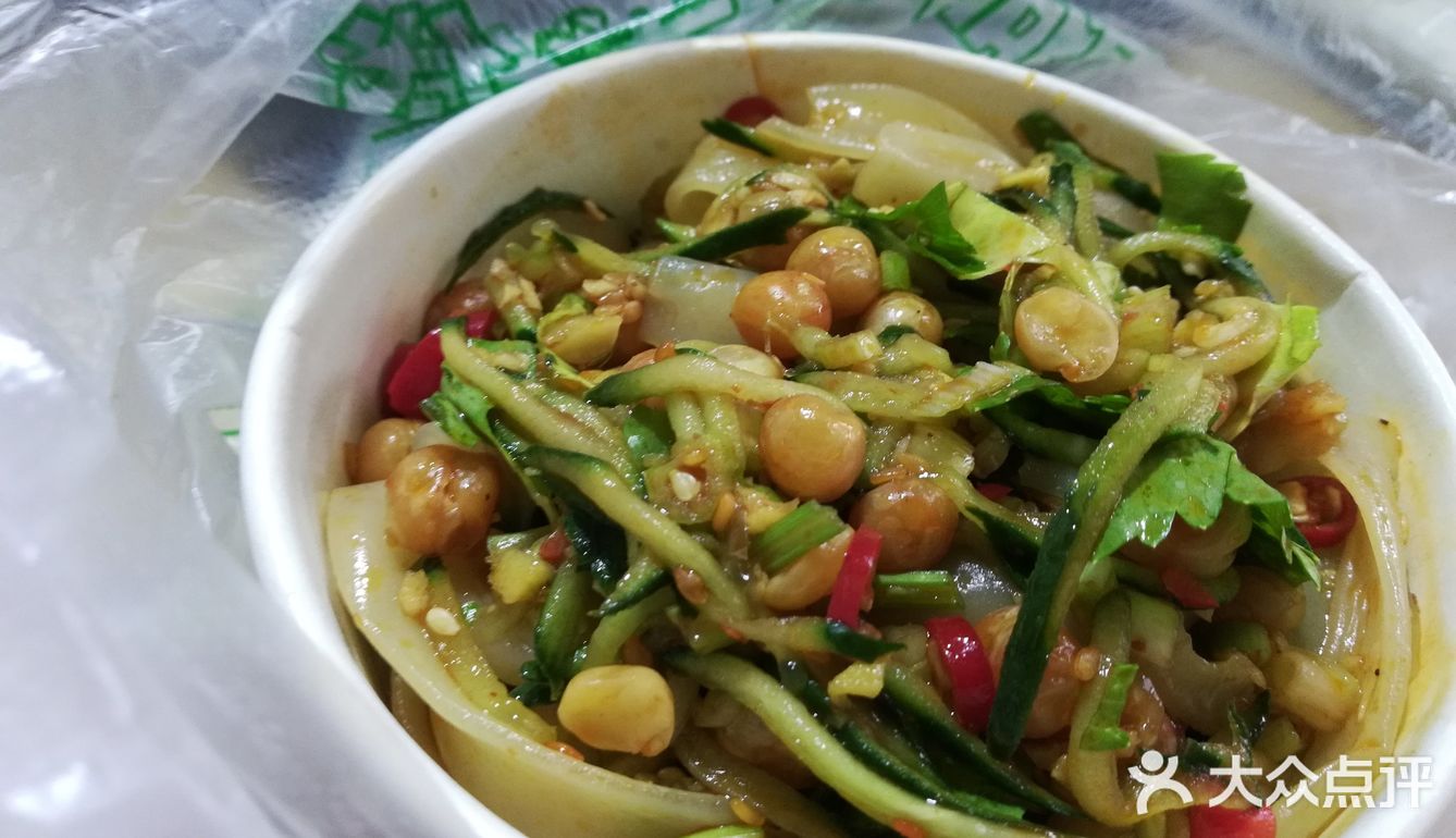 凉皮一元一份,可想而知现在生意不好做啊