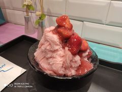 新鲜草莓棉花甜-Ice Monster冰馆·CNN评选全球十大甜品(国贸商城店)