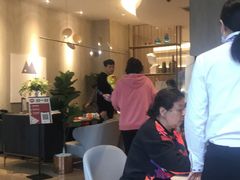 等位区-必胜客(天鸿店)