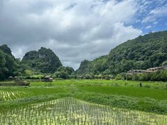 -高荡千年布依古寨旅游景区