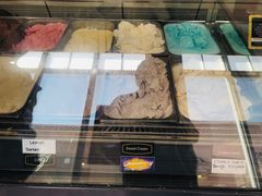 -Cold Stone Creamery(main street)