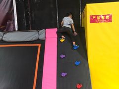 -嘿哟动霸CHUA·新潮玩运动娱乐中心·蹦床滑冰团建乐园