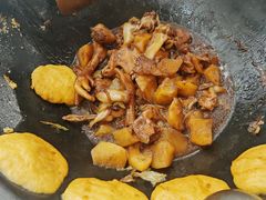 -粘豆包柴火铁锅炖