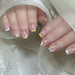 -猪猪女孩日式美睫美甲