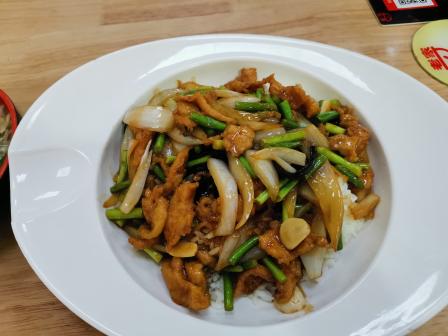 查了查过油肉是山西特色美食哈于是立马点了过油肉盖饭嘻嘻嘻可以哒蛮