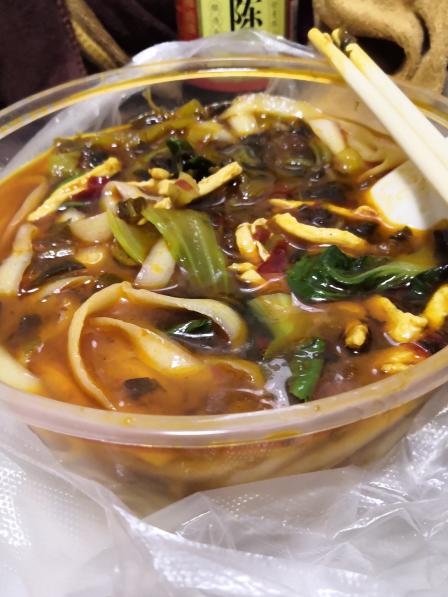 酸菜肉丝面强烈推荐,好吃,就是我找不到外卖,去店里买的