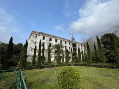 -四川汶川特大地震漩口中学遗址