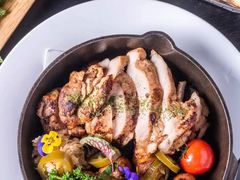 烟熏果木鸡腿肉-C&R西班牙餐厅
