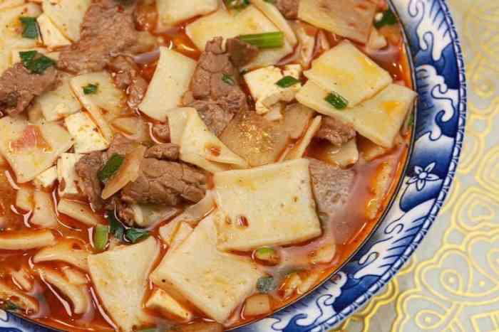 臻味牛肉面片-"一家藏在小路口的面馆,老板是甘肃人,厨子.