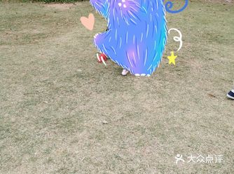 最好穿平底鞋逛，偶尔还会看到外地旅游团