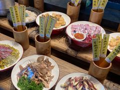 -帅巴人舅母子腊蹄民俗村